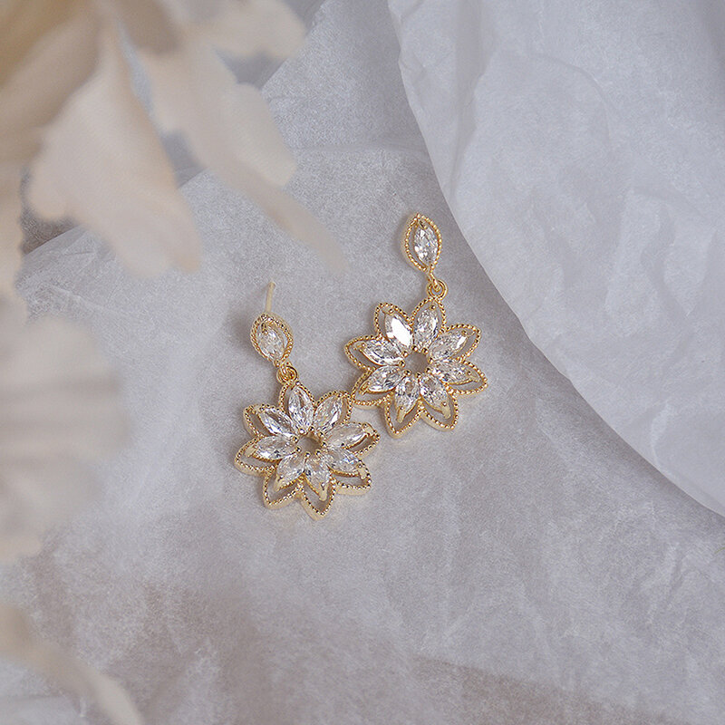 14K Reales Gold Dainty Koreanische Blume Earrring für Frauen Bling AAA Zirkonia Hohl Spitze Stud Ohrring Hochzeit Brincos Bijoux geschenk