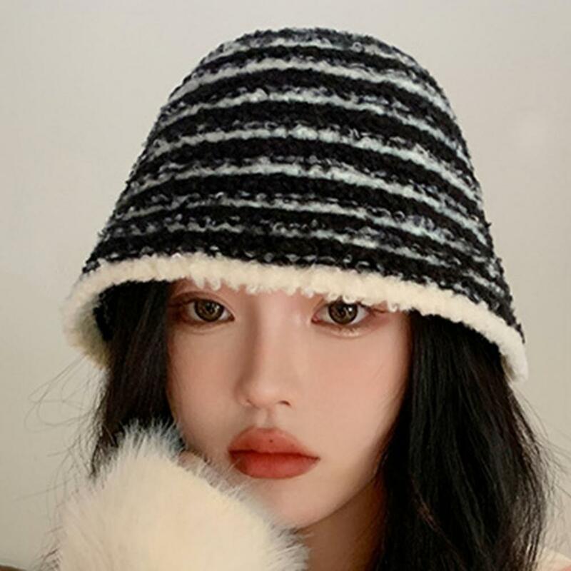 Topi nelayan bergaya bergaris topi wol rajut versi Korea lembut nyaman topi baskom untuk wanita serbaguna telinga hangat