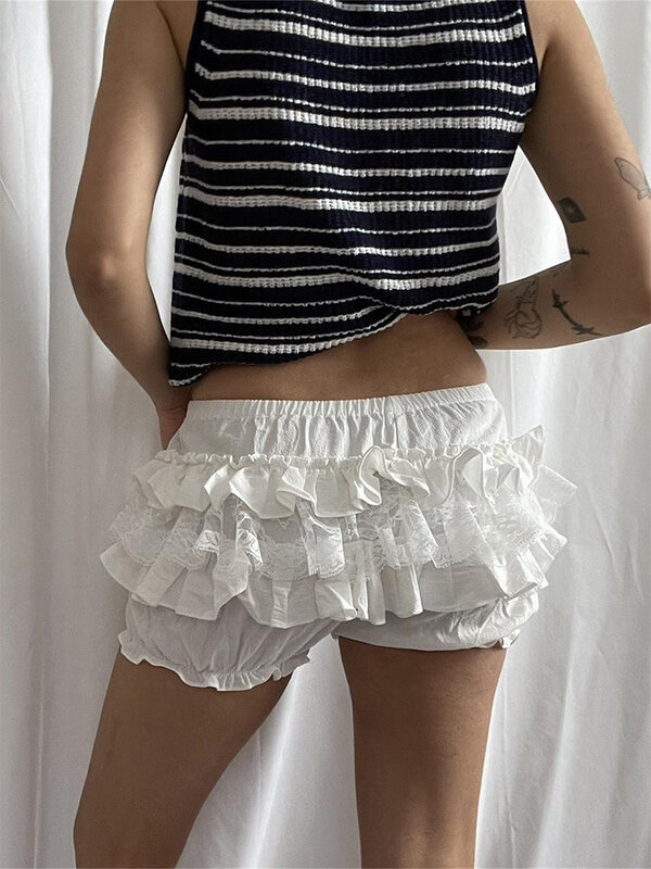 Pantalones cortos de encaje Lolita blancos para mujer, cintura elástica en capas, pantalones cortos casuales de Color sólido, ropa de calle diaria, Verano