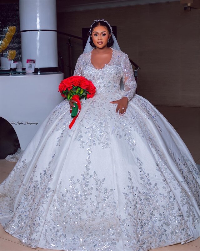 Plus Size Ball Gown Wedding Dress Luxury Sequins Appliqued Full Sleeves Bridal Gown Custom Made Lace Up Back Robes De Mariée