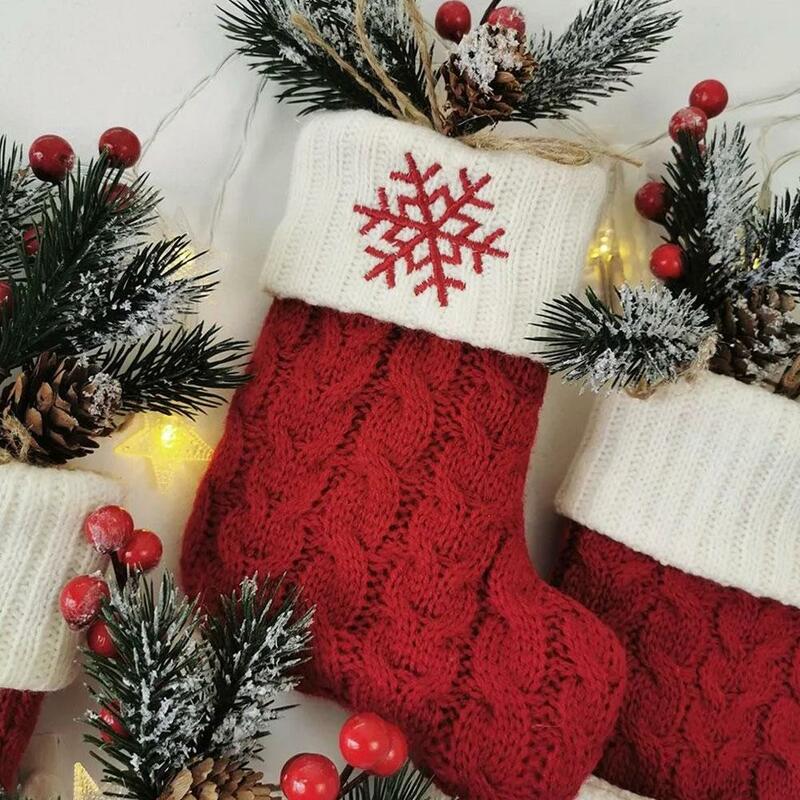 Kaus kaki Natal rajutan kepingan salju huruf dekorasi Natal untuk rumah 2023 pohon Natal ornamen hadiah Navidad Natal 2024