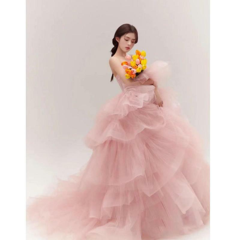 Sweet Colorful Wedding Dresses For Woman With Small Train Sexy Straples Ball Gown Wedding Dress Tiered Tulle Wedding Party Dress