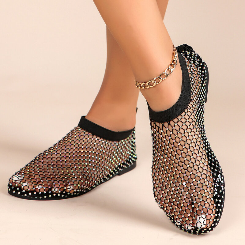 Sandali con fondo piatto a punta tonda di marca di lusso delle nuove donne stivali corti vuoti estivi scarpe con fondo piatto Sexy con diamante d'acqua per le donne