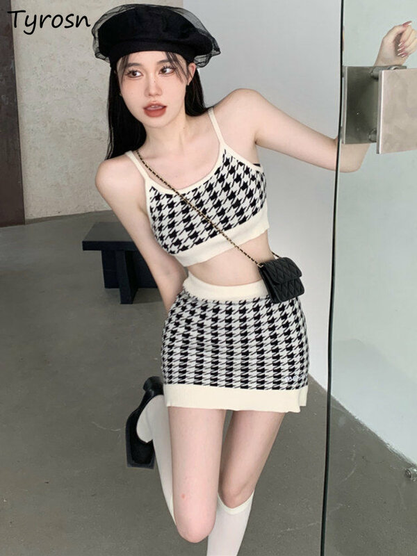 Mini Váy Bộ Sexy Thiết Kế Mỏng Ngọt Crop YếM Nữ Hot MÙA HÈ Nón Kết Nam Nữ Phong Cách Hàn Quốc Giải Trí Dạo Phố Thời Trang