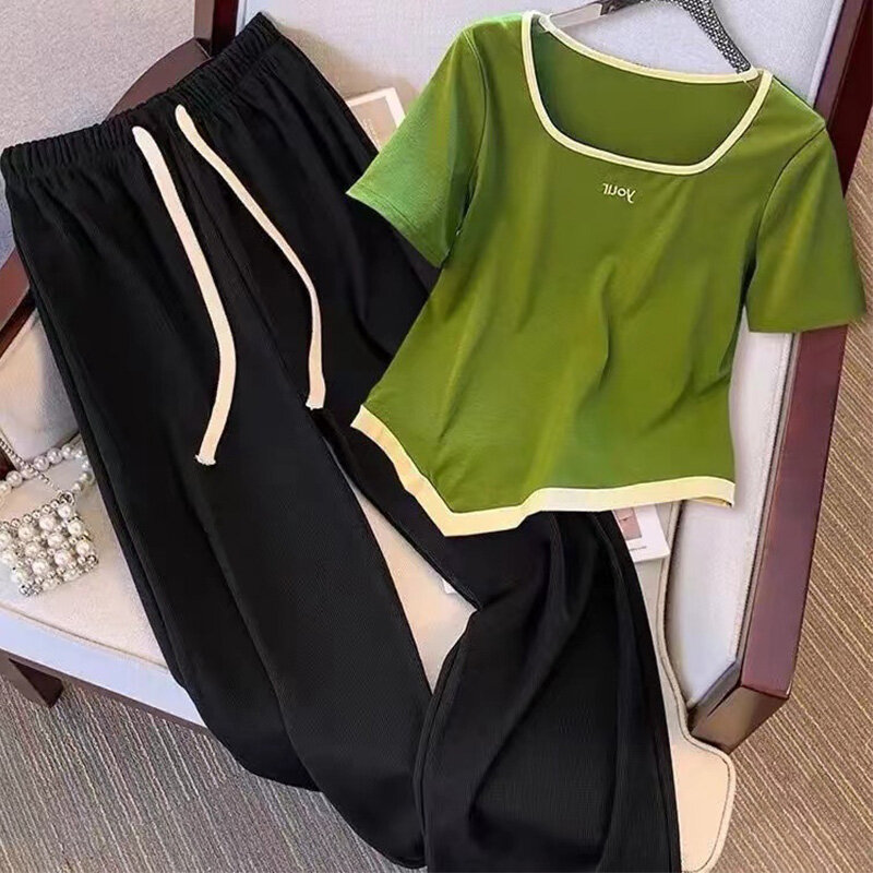 Großes Sommer outfit 2024 neues unregelmäßiges Vierkant-Kurzarm-T-Shirt mit weitem Bein und abnehmendem zweiteiligem Set für Frauen
