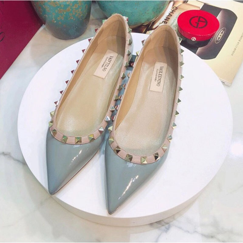 Luksusowe markowe nitowe buty na podeszwie środkowej na obcasie skórzane spiczaste płaska podeszwa damskie buty uniwersalne modne damskie Pumps33-41