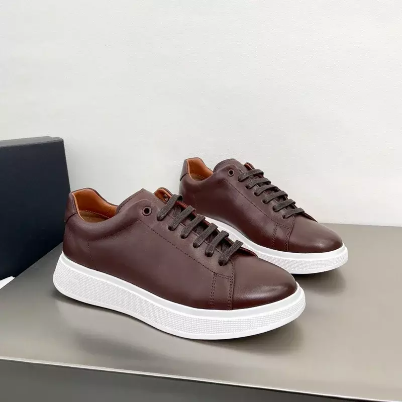 2022 new, high-end quality luxury designer, men's sports shoes, decorated with rich texture calf leather details.