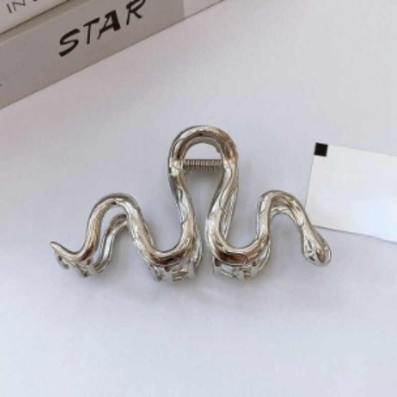 Letter Pearl Hair Claw for Women Y2K Girls 2024 Metal Alloy Grab Clip Headwear Fashion Hair Accessories Wedding Jewelry Gifts