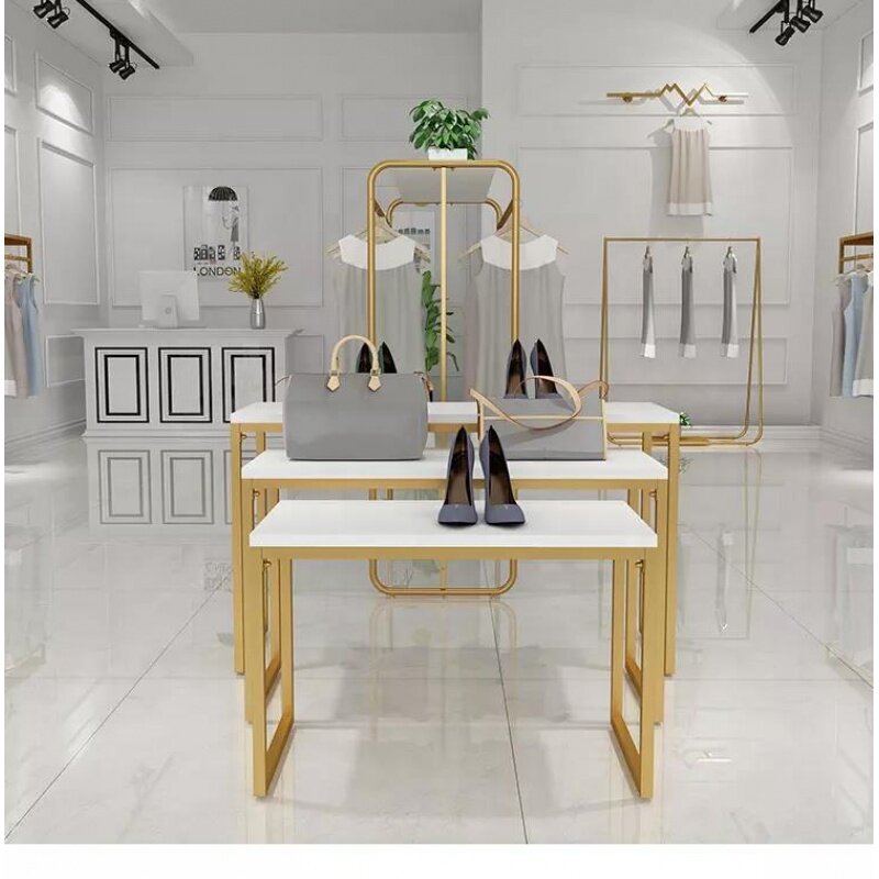 Niestandardowe, luksusowe butikowe złota ściana stojak na ubrania do gniazdowania obrusy stojak na półki stojak na ubrania sklep odzieżowy Fu