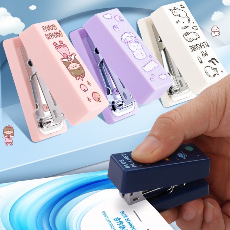 Stapler Mini Kawaii, Set dengan Stapler kecil lucu kartun Stapler portabel dengan perlengkapan kawat jepret aksesoris kantor