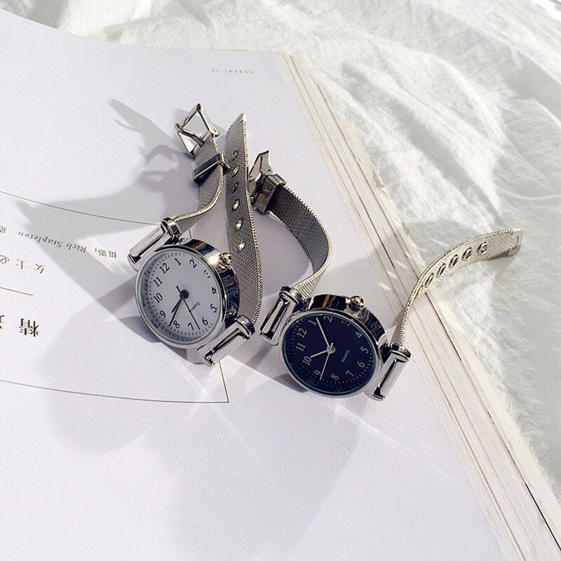 Montre à quartz à 3 aiguilles pour femme, montre-bracelet analogique minimaliste ronde, facile à lire, cadeau de la journée de Léon pour petite amie, mode