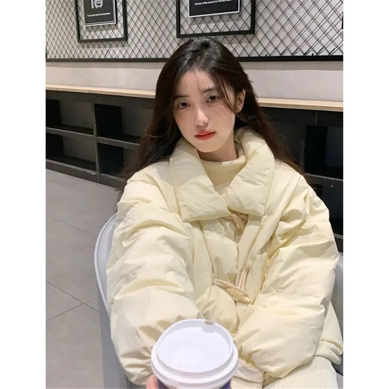 Casaco de algodão grosso feminino com botão de cowhorn, jaqueta de temperamento solto, versão coreana, inverno, novo, pequeno, 2023