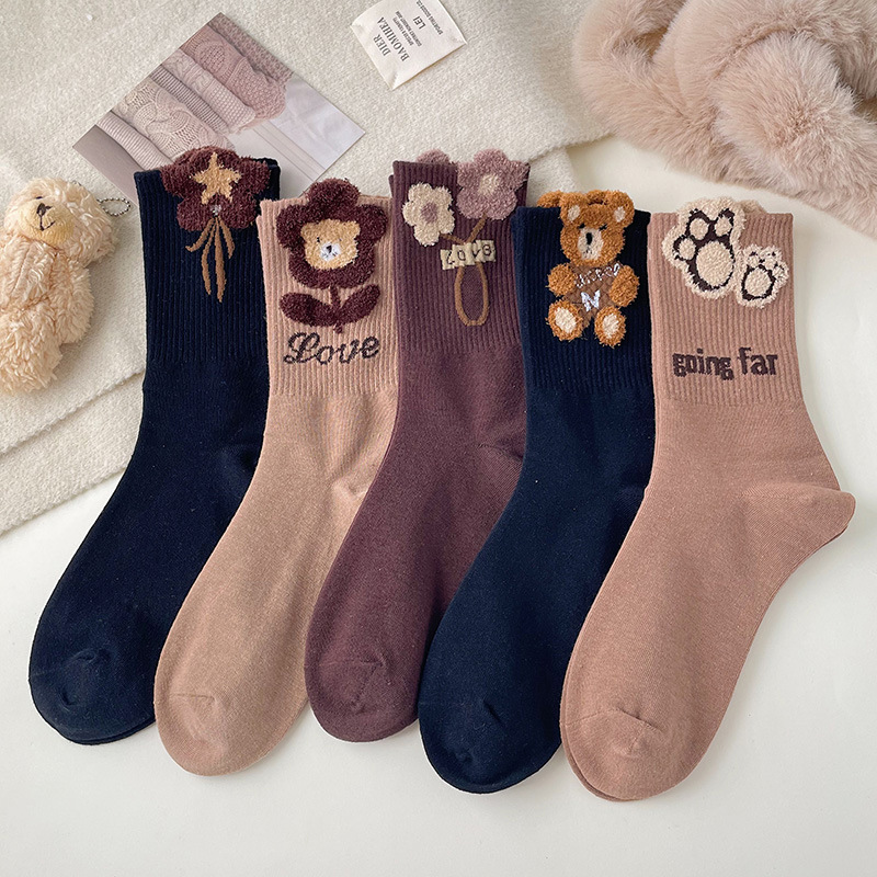 Fashion Retro Cotton Cute Cartoon Socks Bear Sock Girls Comfortable Middle Tube Sock Autumn Winter Soft Kawaii Socks for Women