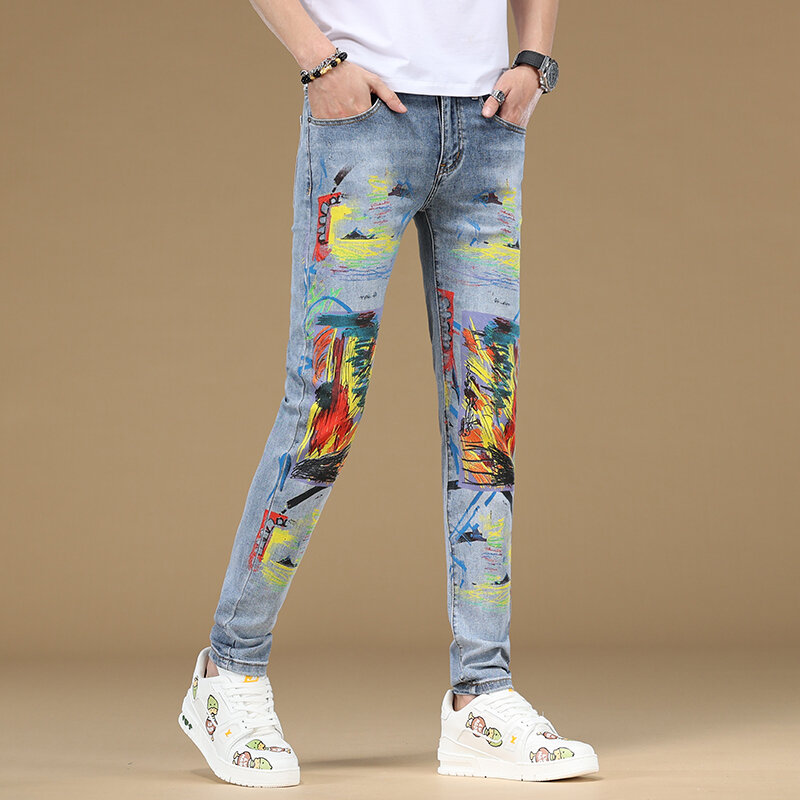 2024 New high-end jeans for men with slim fit and small feet, trendy street printed casual elastic denim pants