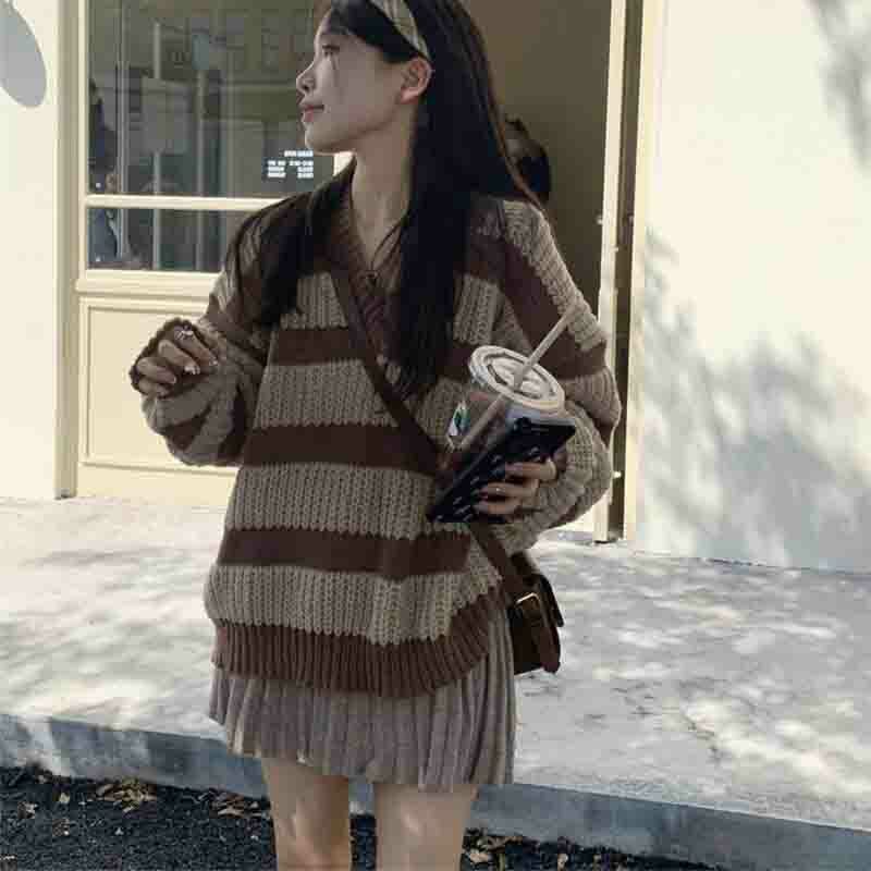 Sweter Wanita Lengan Panjang Leher V Musim Semi Musim Dingin Motif Bergaris Pakaian Streetwear Punk Pullover Besar Harajuku Kasual Fashion Korea