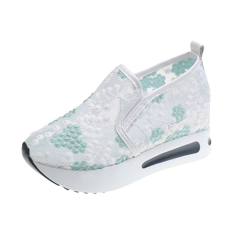 Женские сетчатые кроссовки на танкетке, Повседневные Удобные туфли на платформе, с цветочной вышивкой, без застежки, белые, размер 42