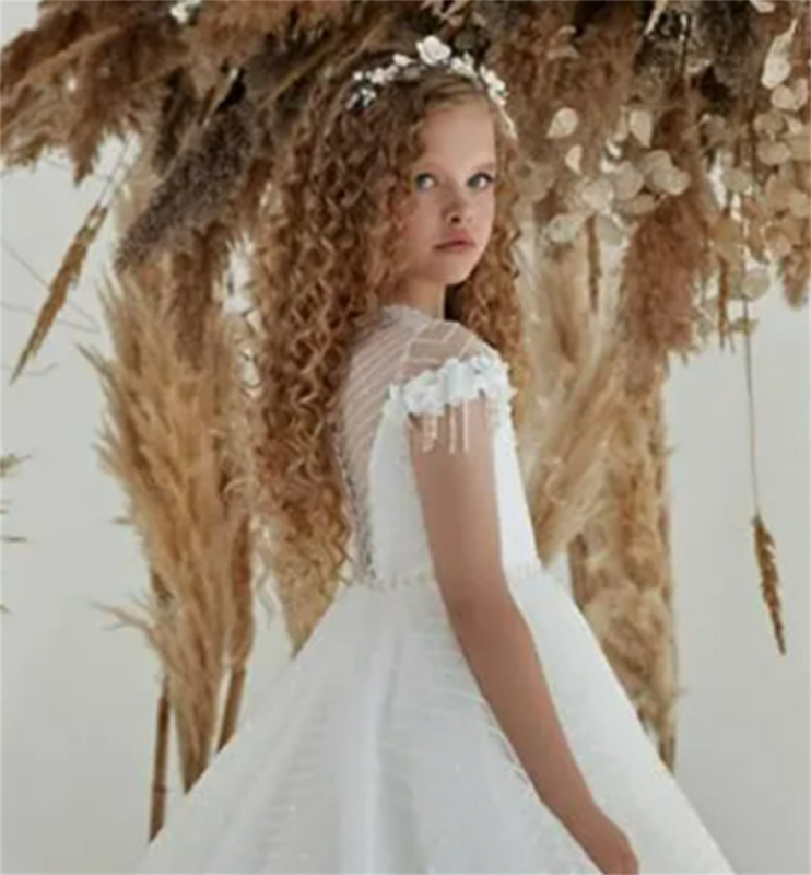 Dziewczęca sukienka w kwiaty biała puszysta plama koronkowa błyszcząca aplikacja z frędzlami ślubna urocza dziecko kwiatów suknia na bal maturalny eucharystyczna