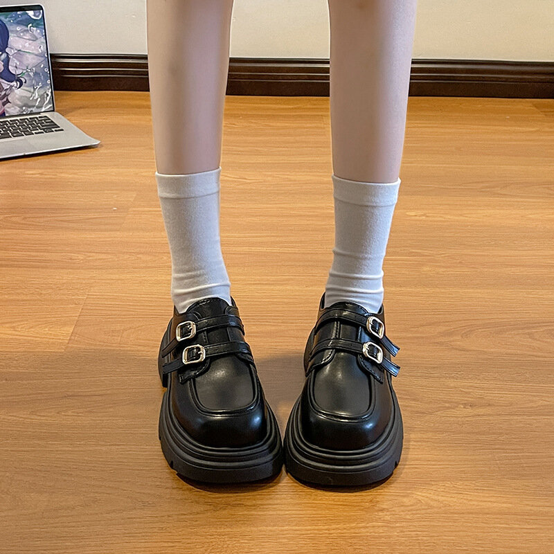 รองเท้าส้นแบนสำหรับผู้หญิงชุดเดรสยางธรรมดาเย็บรองเท้า PU แบบพื้นแบนสำหรับผู้หญิงชุดเดรสเย็บแบบเรียบง่ายทำจากยาง PU