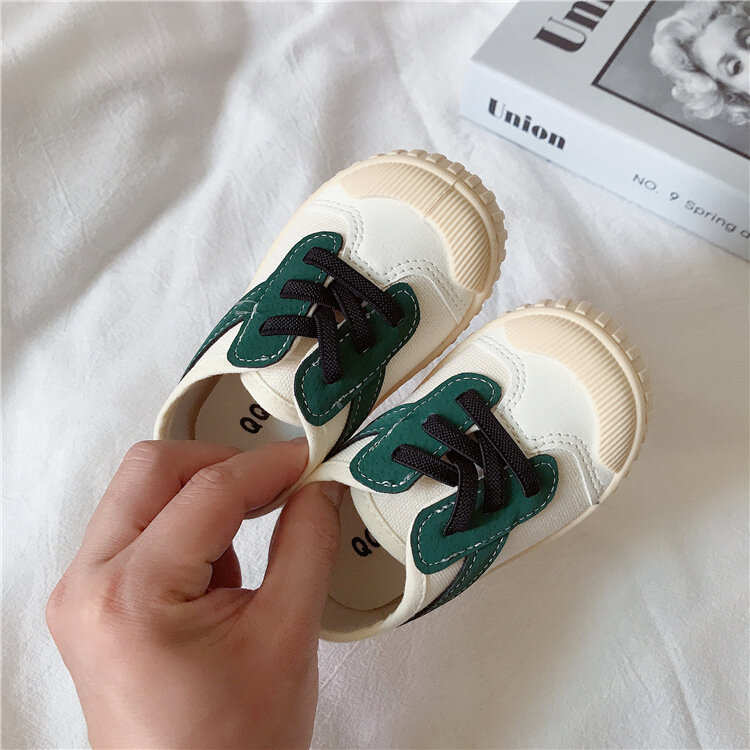 Scarpe di tela per bambini scarpe moda per ragazze traspirante morbido bottone antiscivolo scarpe da ginnastica per ragazzi 2023 scarpe da passeggio Casual per bambini 1-6 anni