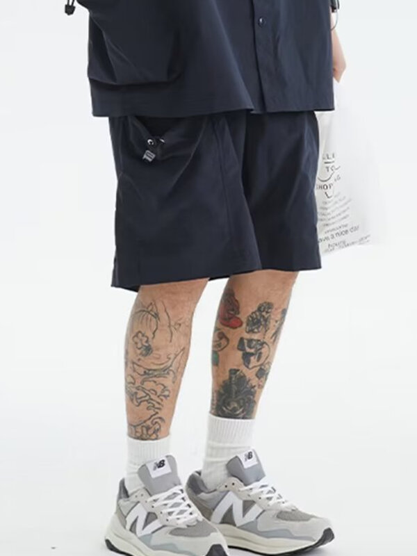 Pantalones cortos informales para hombre, ropa de calle masculina de estilo japonés, holgada, con bolsillo grande, cintura elástica que combina con todo, moda Simple y sólida