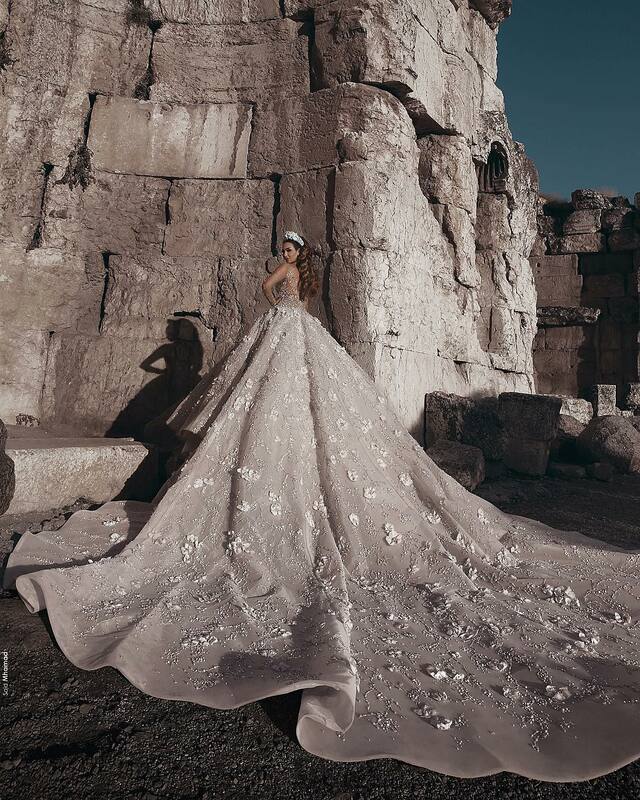 Luxury Wedding Dress Sparkly Princess Strapless Beading Illusion Sleeve Sweatheart Dress Fluffy Bride Gown