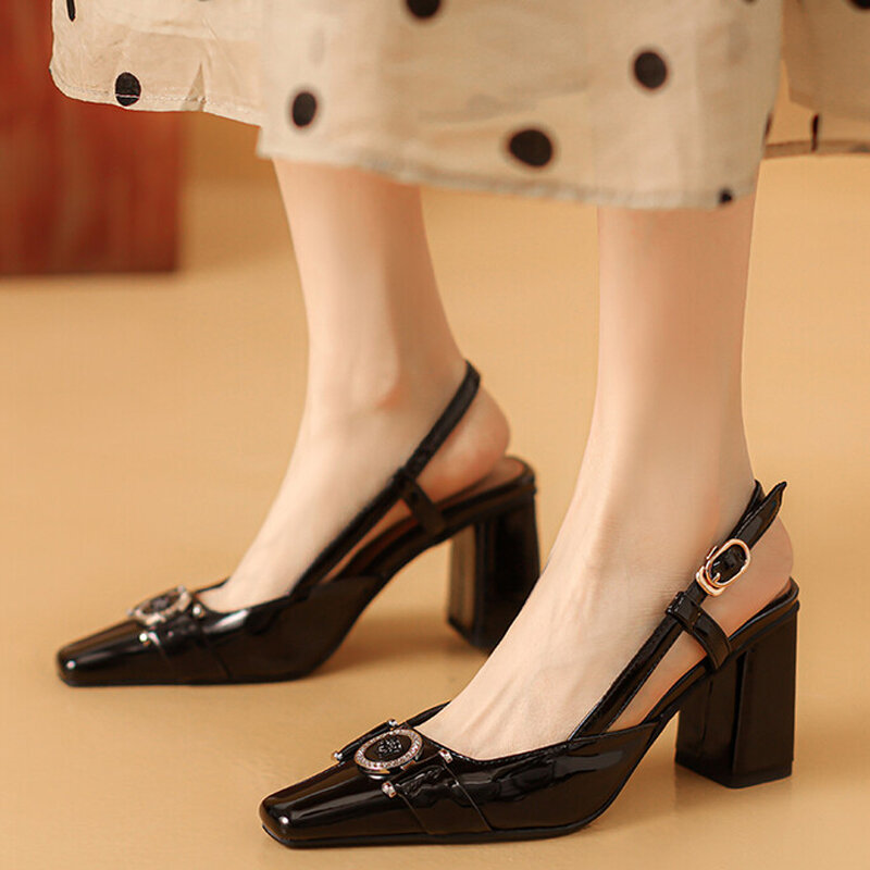 Женские босоножки на высоком массивном каблуке, серебристые лакированные туфли-лодочки с металлическим украшением и пряжкой сзади, классические туфли, размеры до 45, для лета