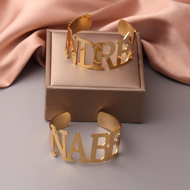 Bracelet en acier inoxydable avec nom personnalisé pour femme, bracelet à breloques en or et argent, cadeau de bijoux personnalisé pour la fête du Léon
