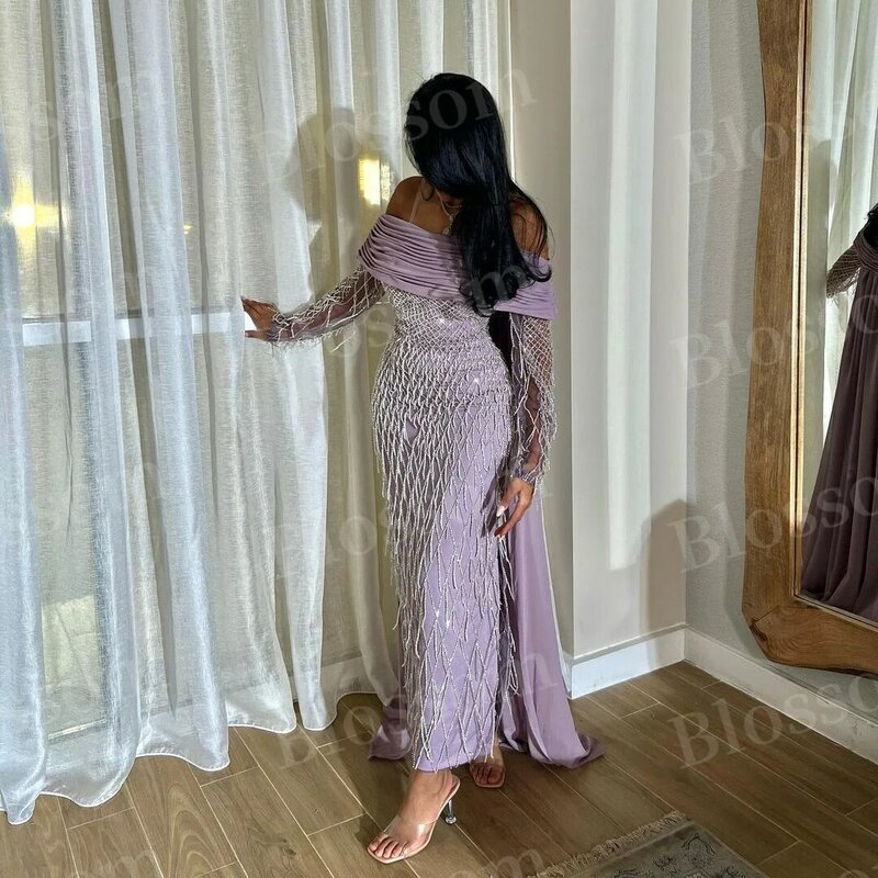 Luksusowe suknie wieczorowe w stylu saudyjskim 2024 nowe z odkrytymi ramionami plisowanymi błyszczącymi frędzlami z długimi rękawami suknie balowe jasnofioletowych formalnych suknia wieczorowa