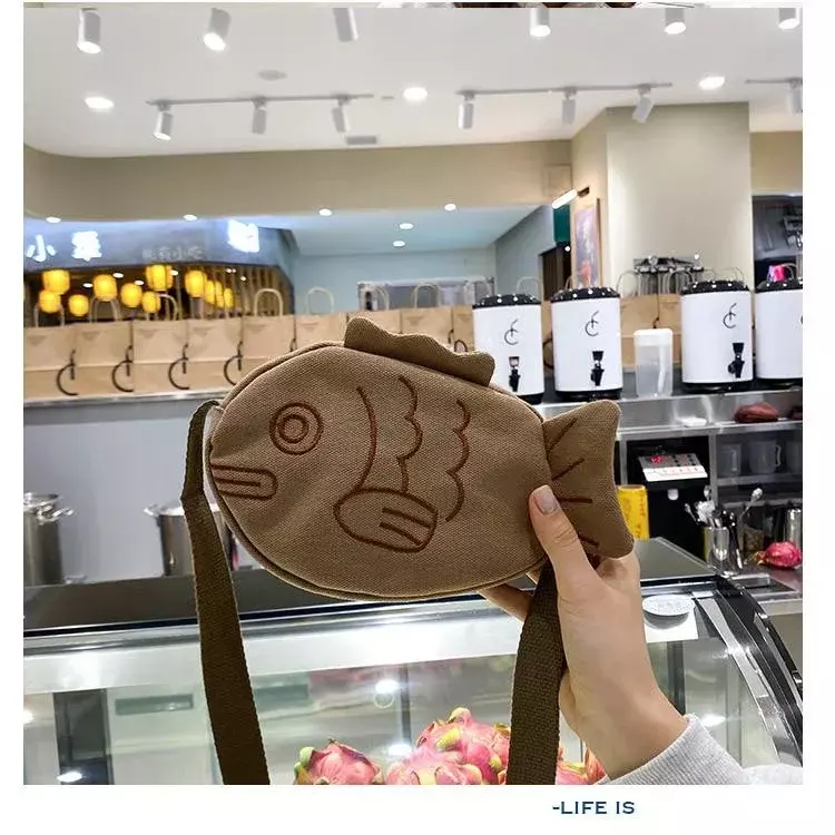 Niedliche Leinwand Umhängetasche koreanischen Stil Stickerei kreative Cartoon hässliche Fisch form Umhängetasche für Frauen Geldbörse Umhängetaschen