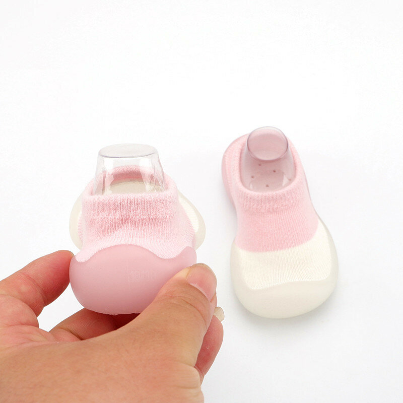 Calcetines de suela suave para bebé, zapatos a juego de colores, bonitos, para primeros pasos, 2023