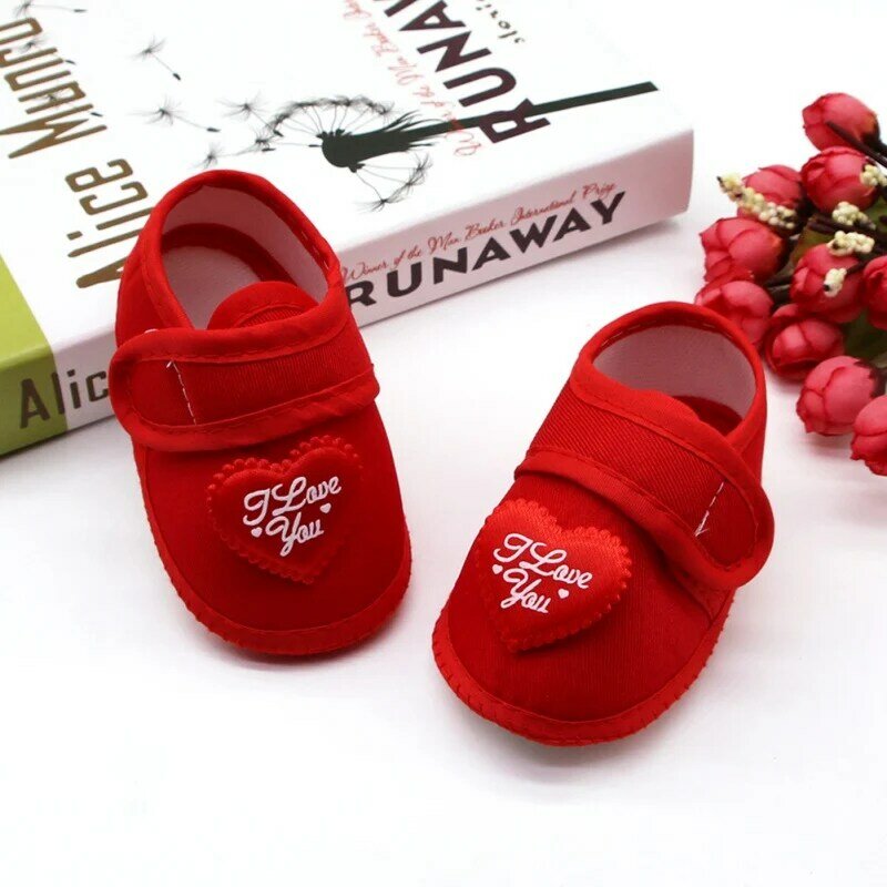 Демисезонная нескользящая обувь для малышей в форме сердца, на возраст 0-18 месяцев