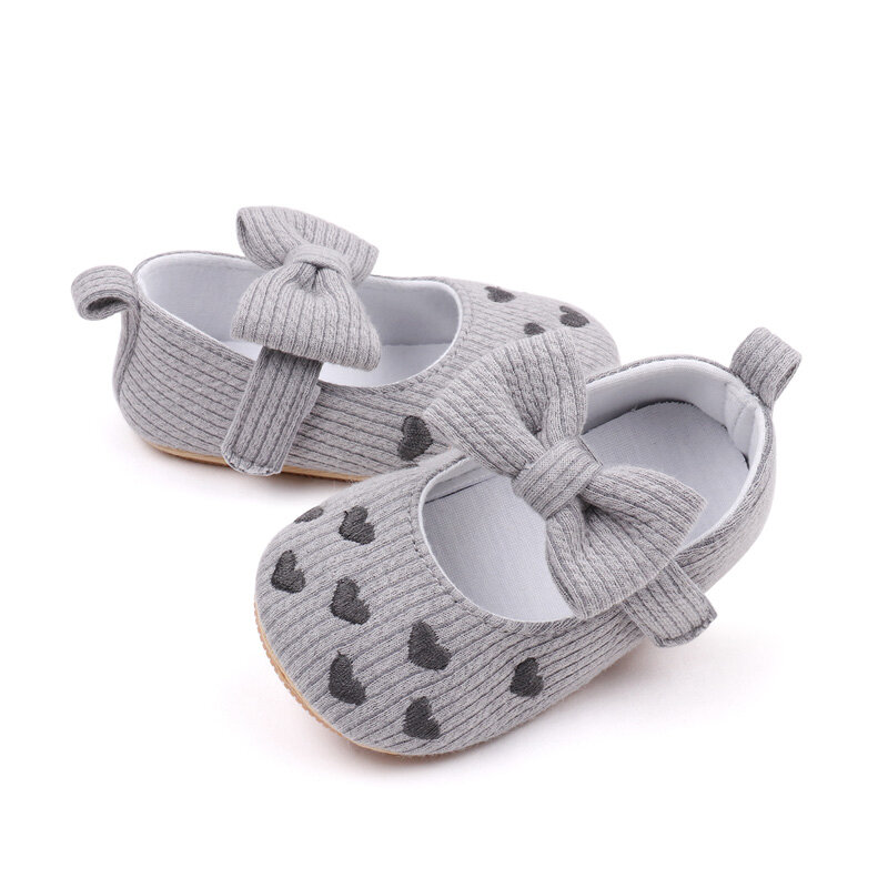 Sepatu bayi perempuan imut Mary Jane sepatu berjalan pertama antiselip sepatu gaun putri hati sepatu bayi datar lembut dengan pita