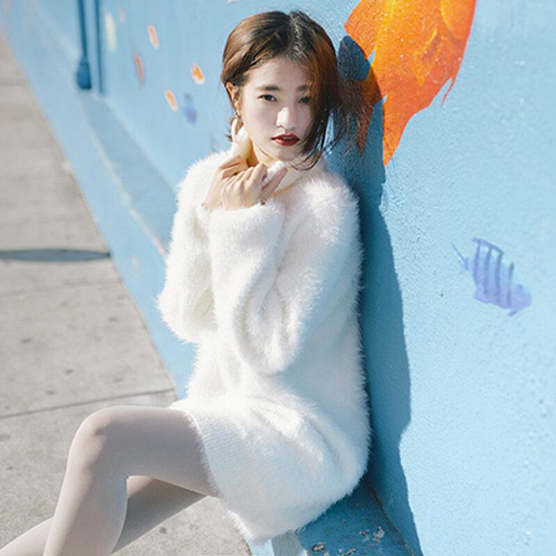 เสื้อสเวตเตอร์ผ้าขนแกะคอเต่าของผู้หญิงชุดเดรส2024ยาวแบบสวมหัวทรงหลวมถักหนาฤดูหนาวฤดูใบไม้ร่วงเกาหลี