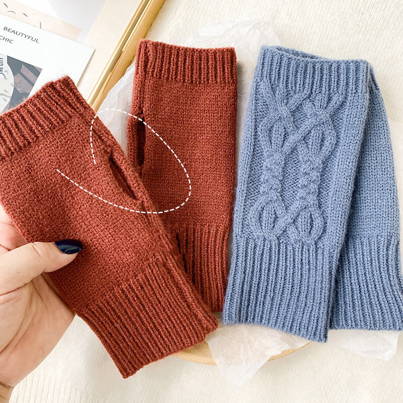 ผู้หญิงสไตล์มืออุ่นถุงมือฤดูหนาว Crochet แขนถัก Mitten Warm ถุงมือไร้นิ้วรูปแบบ Twist Half Finger ถุงมือ T73