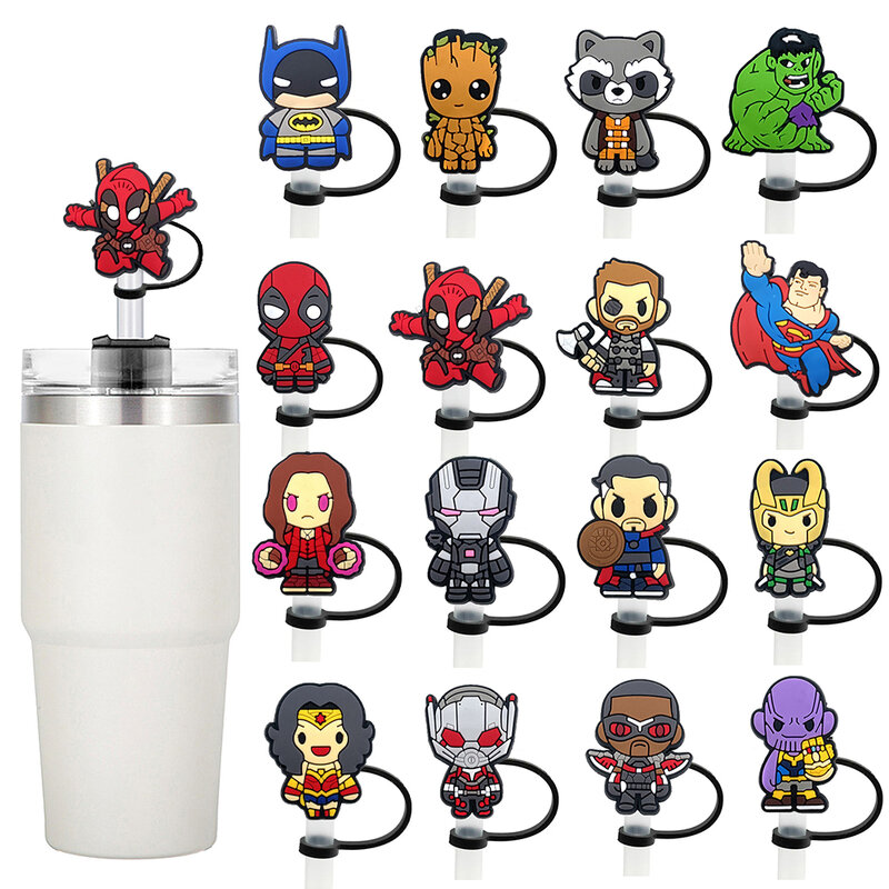Tapa de paja de superhéroes de Los Vengadores de Marvel, tapón reutilizable a prueba de salpicaduras, accesorios para Vasos