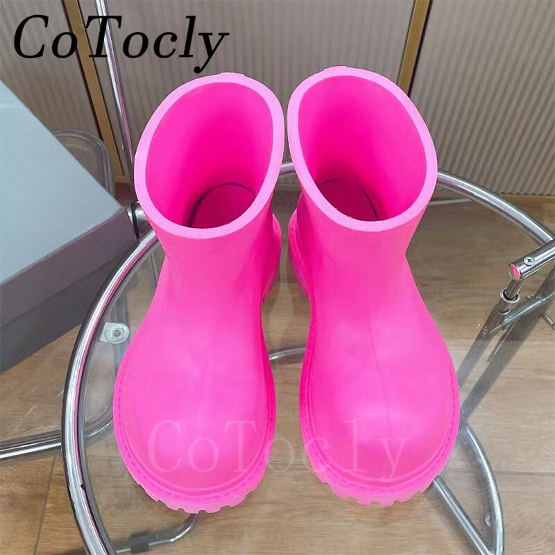 Botas de chuva cor doce para mulheres, dedo do pé redondo, plano, curto, borracha, impermeável, sola grossa, tênis de pista