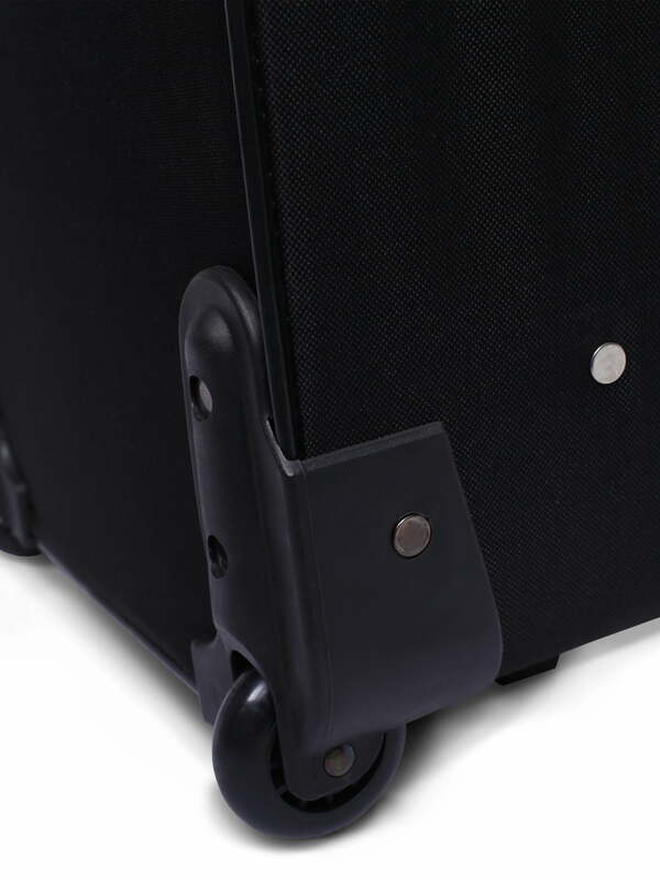 Protege Pilot Чехол 18 дюймов, мягкий чемодан для ручной клади, черный