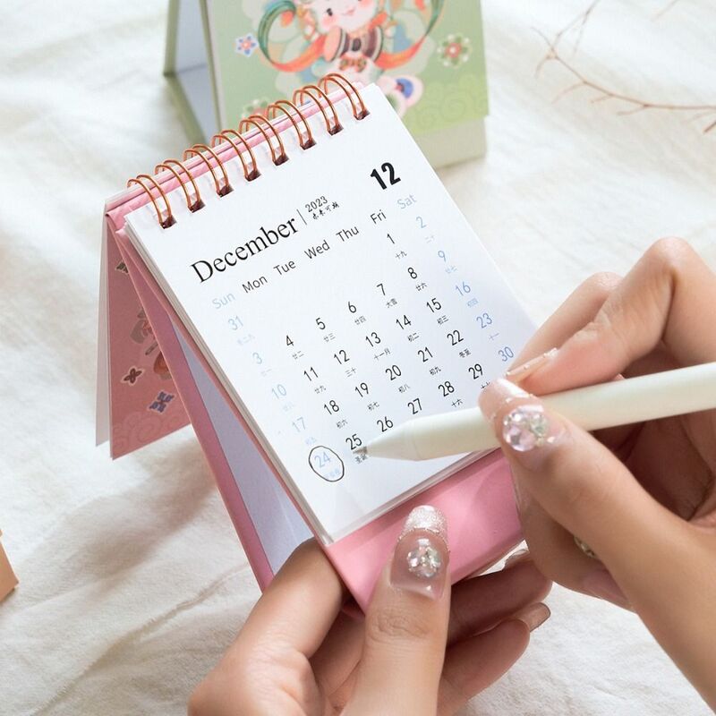 Calendario de año de dragón de papel hecho a mano, adorno de escritorio lindo 2024, Mini Triangular estable, Mini Calendario de escritorio para el hogar