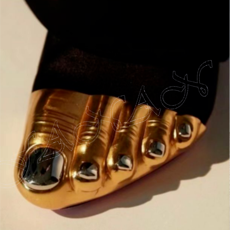 Botas femininas de cinco dedos em ouro, sapato de salto alto no joelho, estilo estranho, desfile de moda, 2023