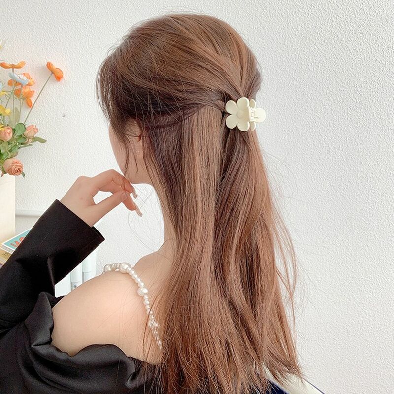 Monocromático Matte Flower Hair Claw para mulheres, rabo de cavalo, clipe de temperamento, design de moda, acessórios estilo coreano