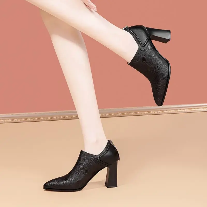 Französisch Mode High Heels für Frauen Frühling neue tiefe Mund dicke Ferse spitze Mode vielseitige Damen Single Schuhe