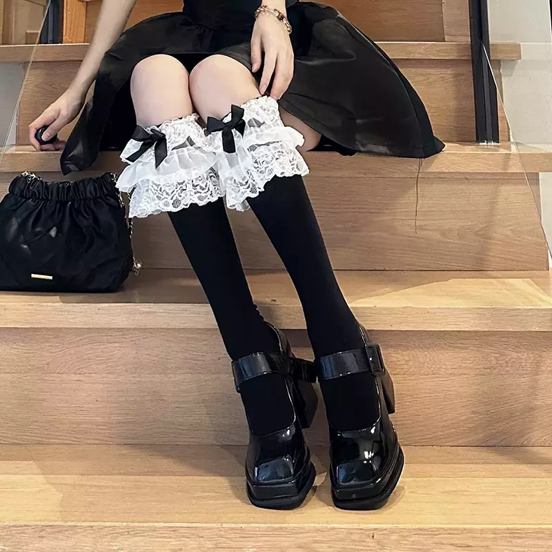 Meias plissadas Lolita Kawaii para mulheres, laço bonito, meias para meninas doces, estilo japonês, meias longas pretas e brancas