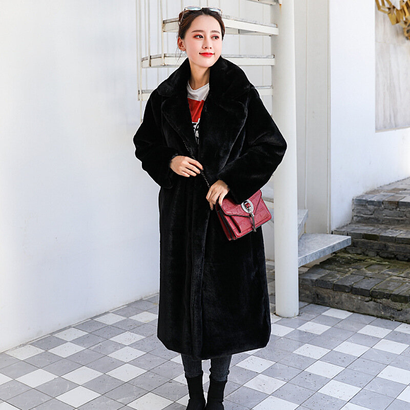 Mantel Bulu Kelinci Palsu Hangat Wanita Musim Dingin 2022 Jaket Panjang Wanita Tebal Mantel Longgar Kerah Lipat dengan Sabuk