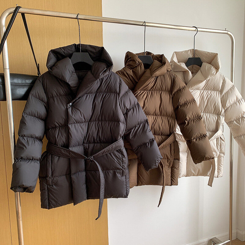 Abrigo de plumón de pato blanco para mujer, abrigo corto con capucha y cinturón, grueso y cálido, ropa de nieve para estudiantes, moda de invierno, 2023
