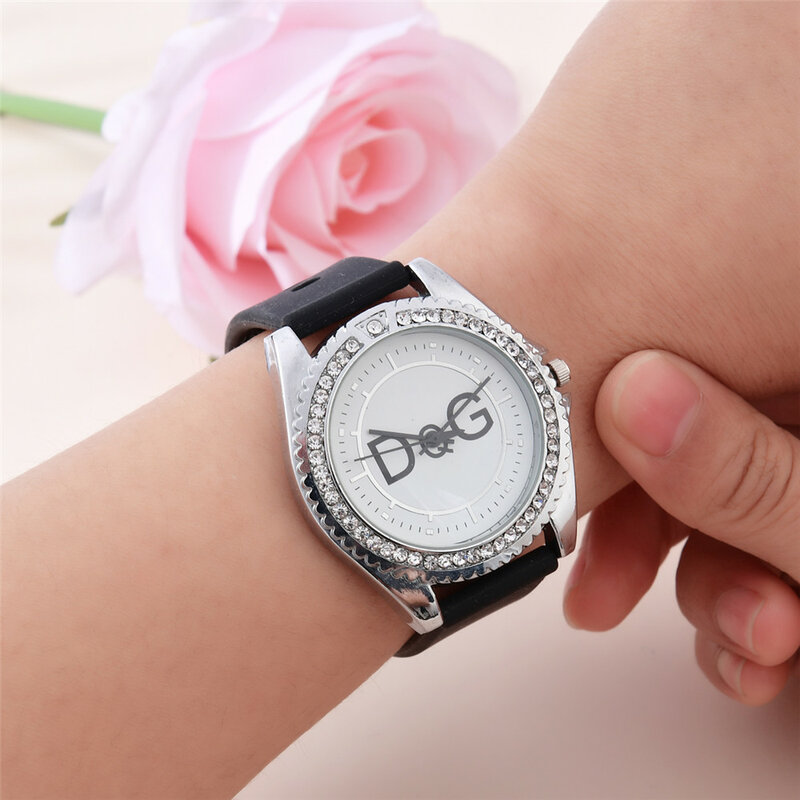 Reloj de cuarzo deportivo con incrustaciones de diamantes de imitación para mujer, correa de cuero, reloj de moda, regalo, 20232024