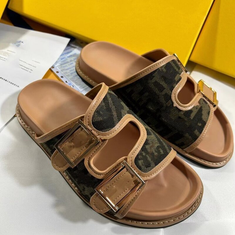 女性のためのモノクロのビーチサンダル,夏のスタイルのスリッパ,二重ボタンのある靴,デザイナーの靴,新しい,2023