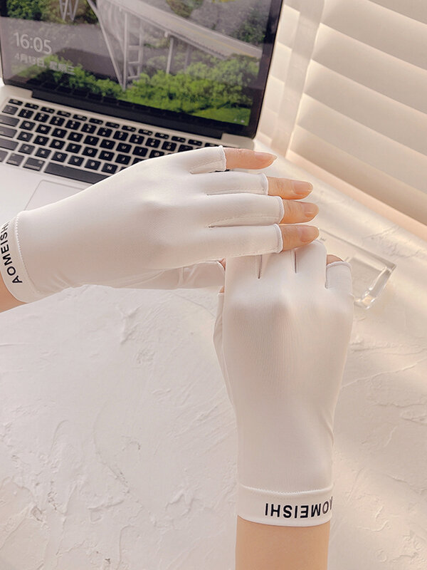 Korean version of exposed finger golf gloves for women's hands, breathable and wear-resistant, non slip PU gloves for hands