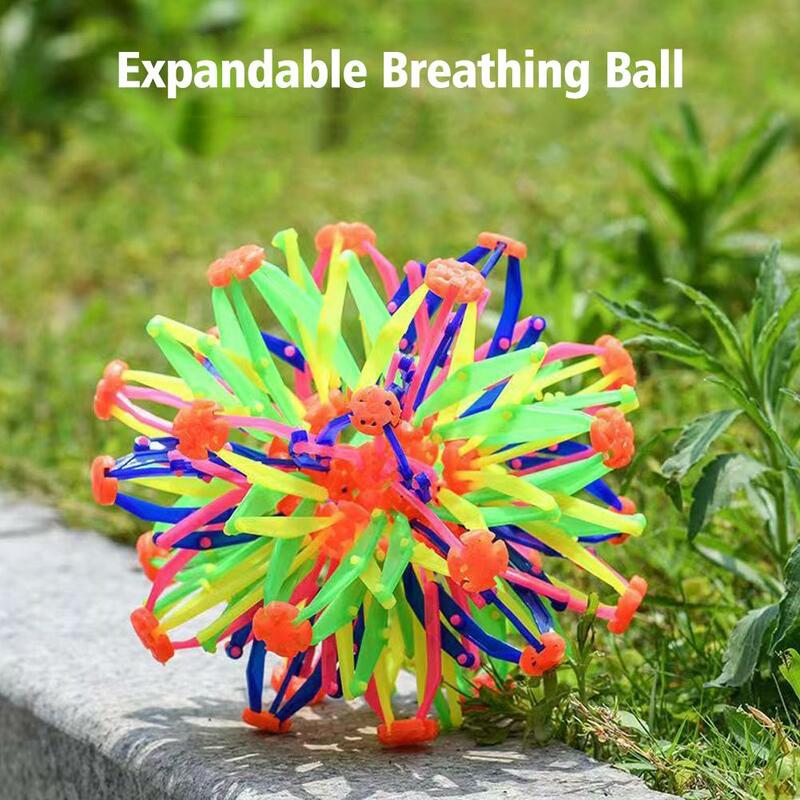 Wyjątkowa i kolorowa piłka oddychająca nowatorska zabawka rozszerzająca z wykończeniem z kolorowych pomponów N8l6