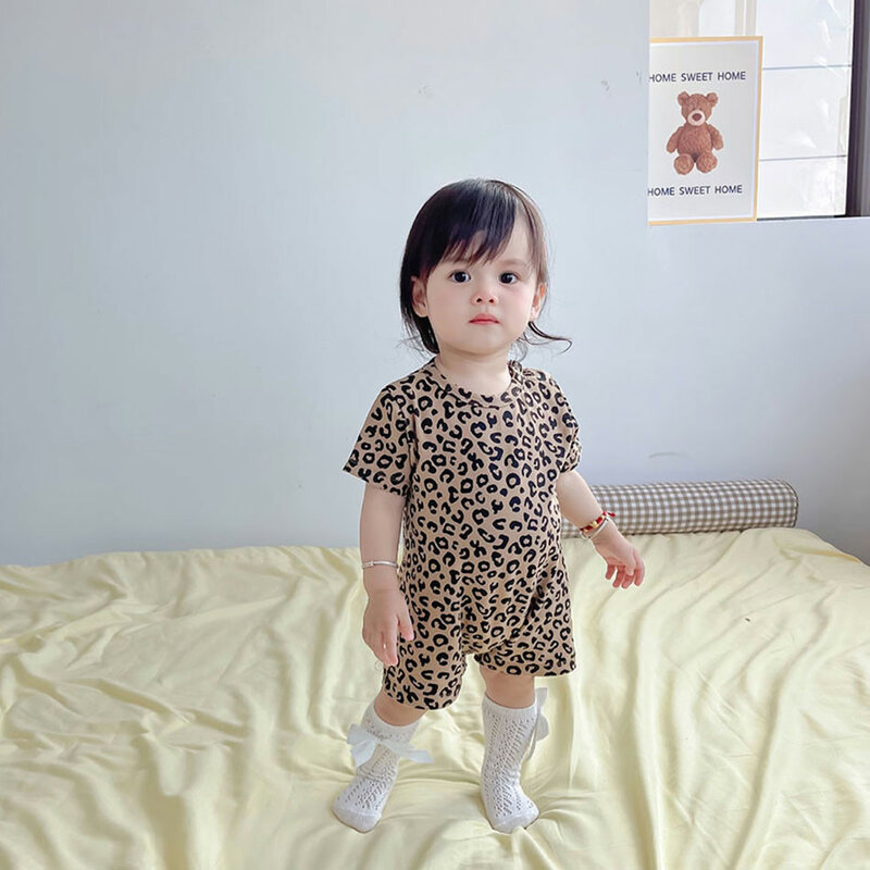 아기 의류 라운드 넥 반팔 레오파드 무늬 점프수트, 귀엽고 세련된 아기 소녀 크롤링 옷, 여름
