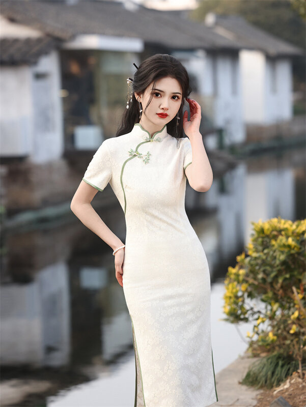 Primavera e l'estate nuovo pizzo Qipao di media lunghezza perla bordo ragazza Qipao cinese sottile collo alla coreana Cheongsam